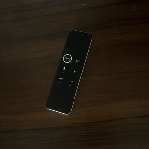 APPLE TV SIRI REMOTE 1 left!